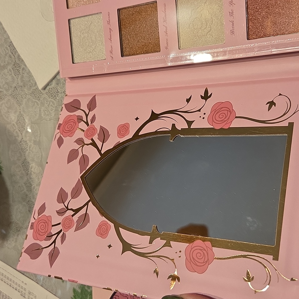 Nwt Disney Princess Aurora Pink and Gold Eyeshadow Palette - Picture 2 of 4